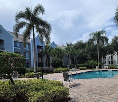 655 SW 111th Way, Unit 305 in Pembroke Pines, FL - Building Photo