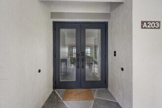 11223 Pond View Dr in Wellington, FL - Building Photo - Building Photo
