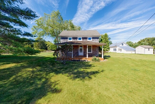61 Station Rd in Westhampton, NY - Building Photo - Building Photo