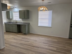 522 W Highland St in Tecumseh, OK - Building Photo - Building Photo