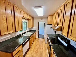 1078 Cuesta Dr in Mountain View, CA - Building Photo - Building Photo