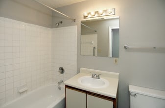 Deerfield Commons Apartments in Lafayette, IN - Building Photo - Interior Photo