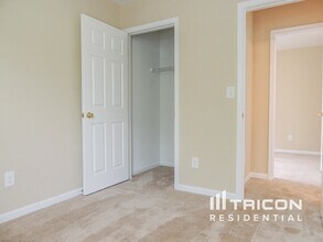 5609 Stone Bluff Ct in Charlotte, NC - Building Photo - Building Photo