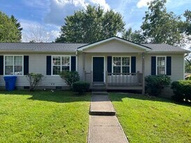 610 Higate Rd in Hendersonville, NC - Building Photo