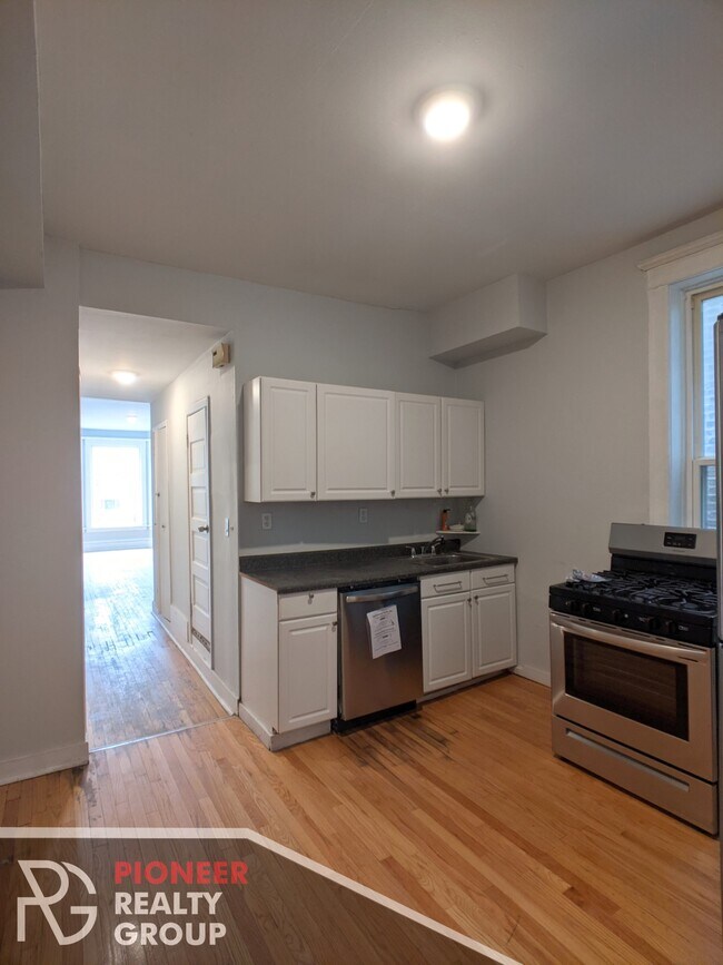 3542 N Halsted St, Unit 3