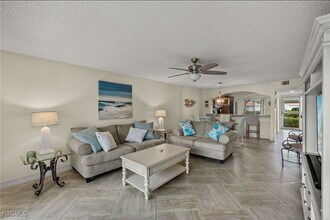 7025 Dennis Cir in Naples, FL - Building Photo - Building Photo