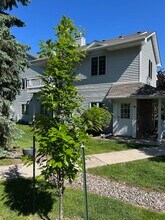3566 Blue Jay Way, Unit 207 in Eagan, MN - Foto de edificio - Building Photo