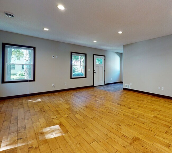 876 19th Ave SE in Minneapolis, MN - Building Photo - Building Photo