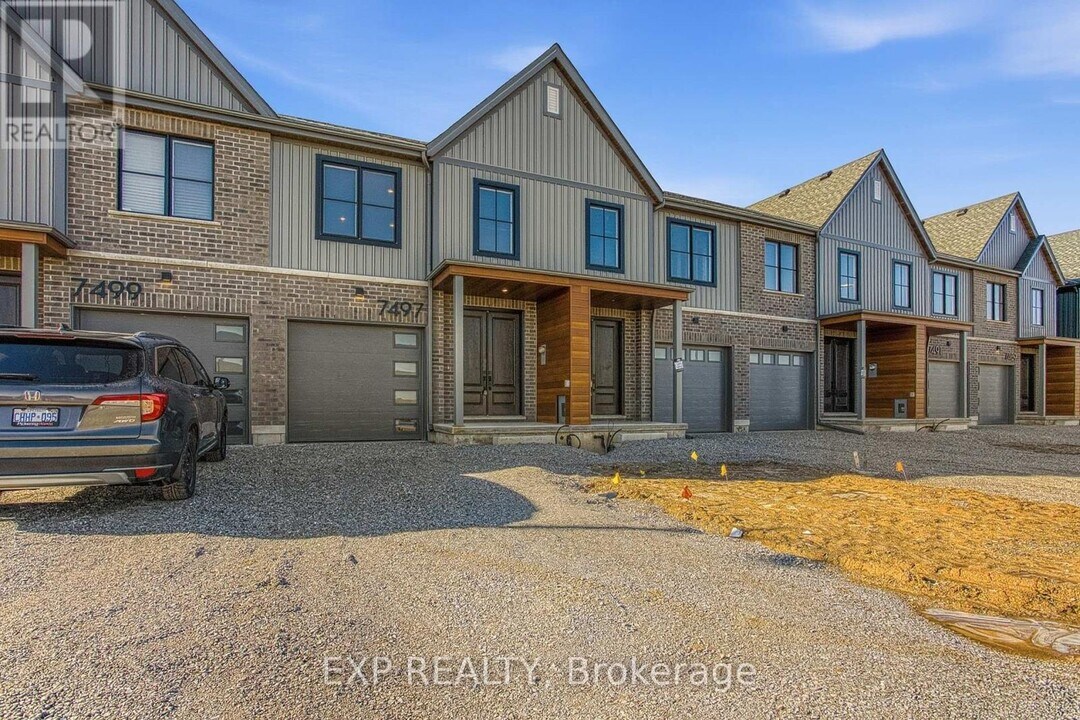 7497 Marvel Dr in Niagara Falls, ON - Building Photo