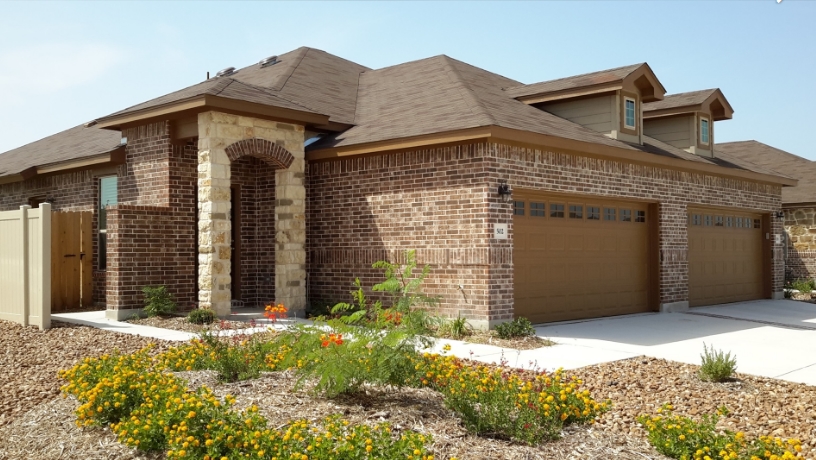 Village at Avery Park in New Braunfels, TX - Building Photo