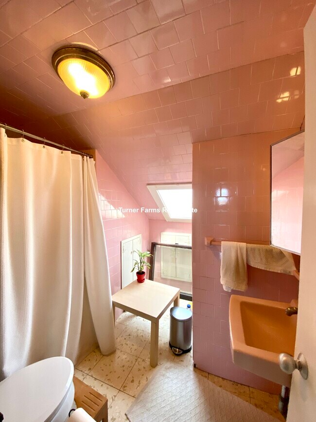57 Atherton St, Unit 3 in Somerville, MA - Foto de edificio - Building Photo