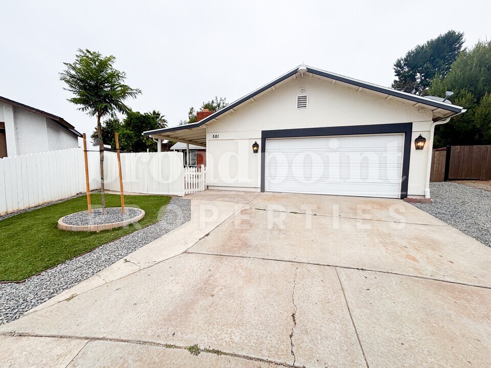 581 Glenheather Dr in San Marcos, CA - Building Photo