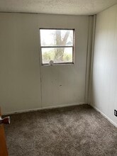 315 W Pine St in Phillipsburg, MO - Building Photo - Building Photo