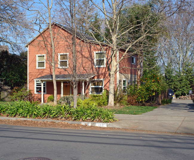 212 Woodland Ave in San Rafael, CA - Foto de edificio - Building Photo