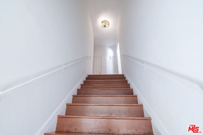 1215 S Alfred St in Los Angeles, CA - Building Photo - Building Photo