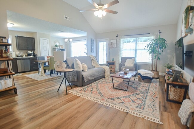 410 Irish Hls Dr in Clarksville, TN - Building Photo - Building Photo