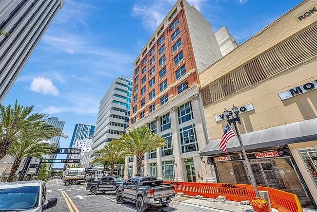 111 E Flagler St, Unit 1002 in Miami, FL - Building Photo - Building Photo