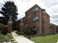 Wakefield Manor in Arlington, VA - Building Photo - Building Photo