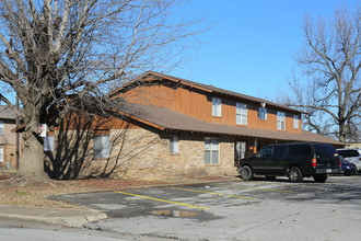 The Oaks in Springdale, AR - Foto de edificio - Building Photo