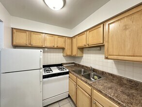 540 W Roscoe St in Chicago, IL - Building Photo - Building Photo