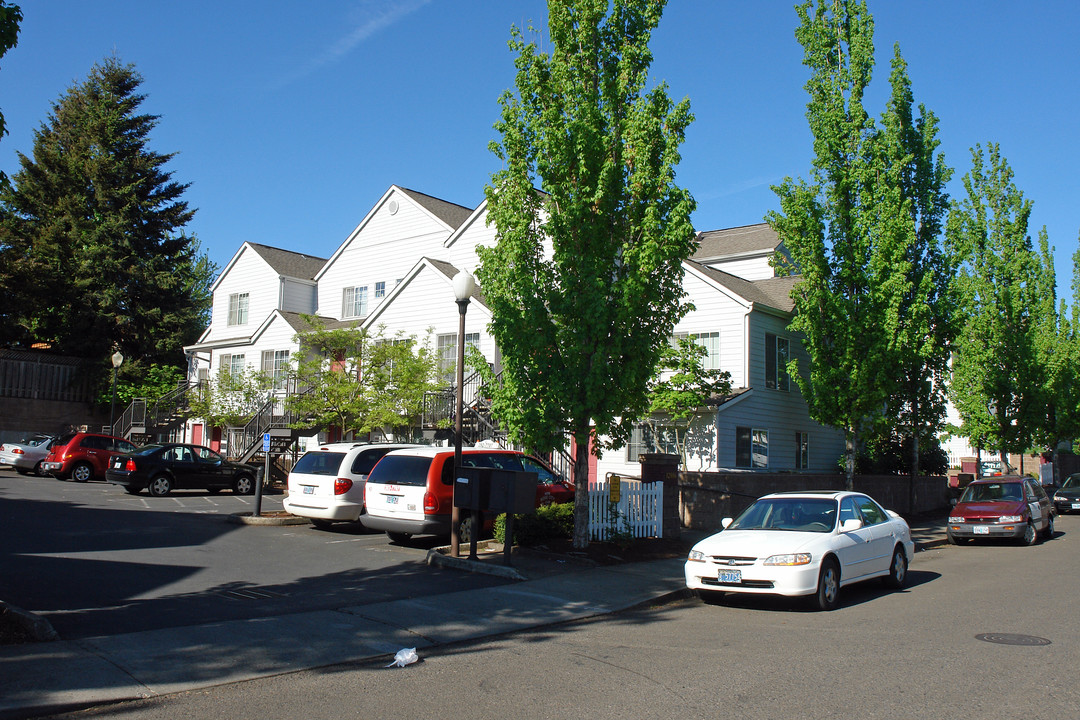 Hazelwood Ankeny in Portland, OR - Building Photo