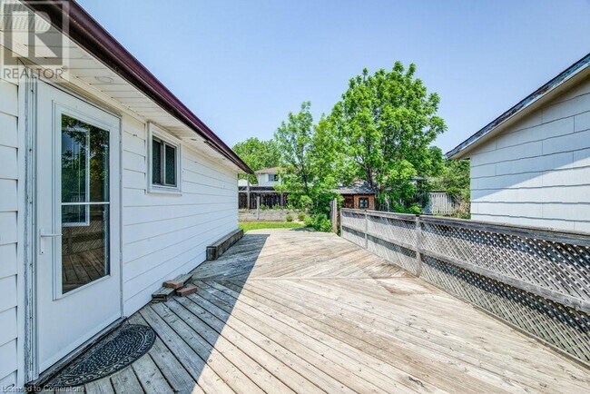 90 Blackhorne Dr in Kitchener, ON - Building Photo - Building Photo