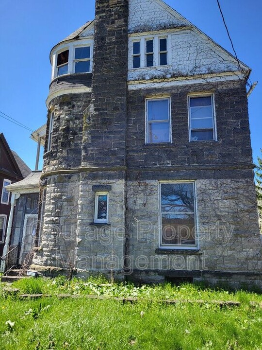 917 Lake St in Elmira, NY - Foto de edificio