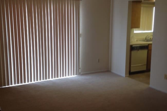 757 W Putnam Ave, Unit 4 in Porterville, CA - Foto de edificio - Building Photo