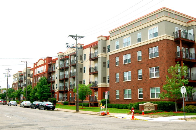 Bottineau Commons in Minneapolis, MN - Foto de edificio - Building Photo