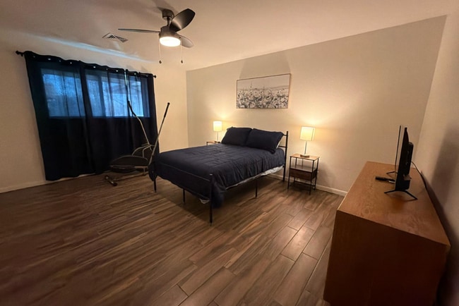 809 NW 9th St in Grand Prairie, TX - Foto de edificio - Building Photo