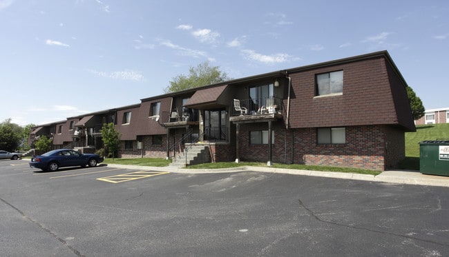 Elkhorn Apartments in Elkhorn, NE - Foto de edificio - Building Photo