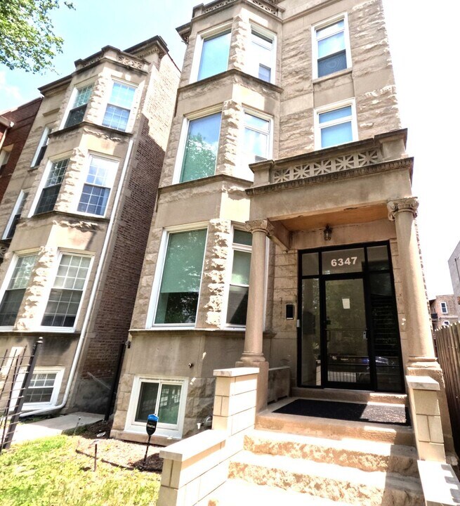6347 S Woodlawn Ave in Chicago, IL - Building Photo
