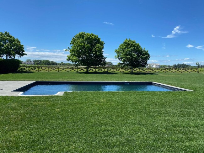 802 N Sea Mecox Rd in Water Mill, NY - Building Photo - Building Photo