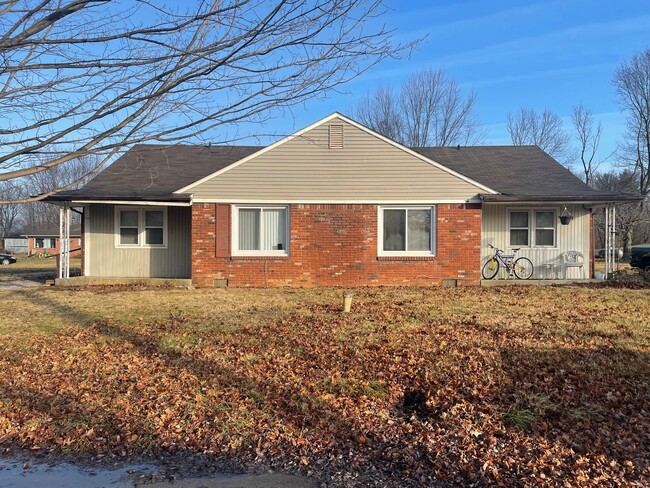 7110-7112 Pin Oak Dr in Brownsburg, IN - Building Photo - Building Photo
