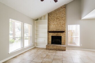 5026 Creek Shadows Dr in Humble, TX - Building Photo - Building Photo