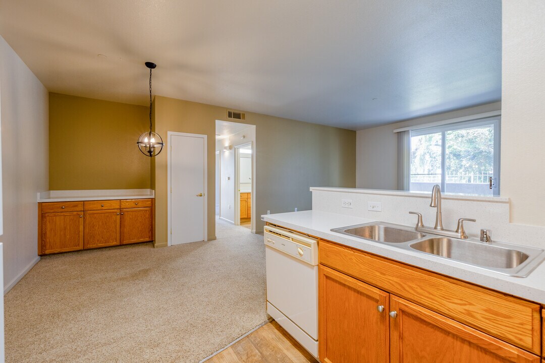 The Cottage Apartments in Stockton, CA - Building Photo