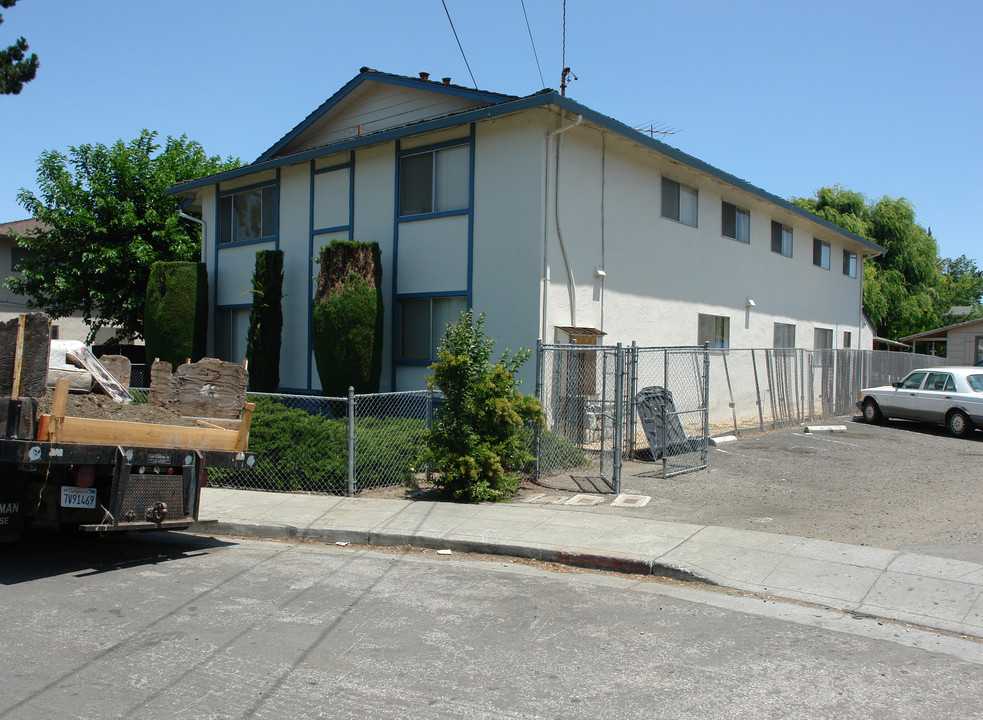 1369 Calabazas Ct in Santa Clara, CA - Foto de edificio