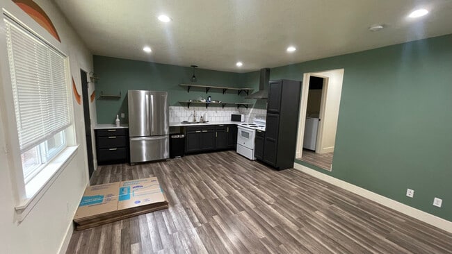 8874 US-12 in Glenoma, WA - Foto de edificio - Building Photo