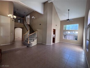 7633 Genesis Ct in Las Vegas, NV - Foto de edificio - Building Photo