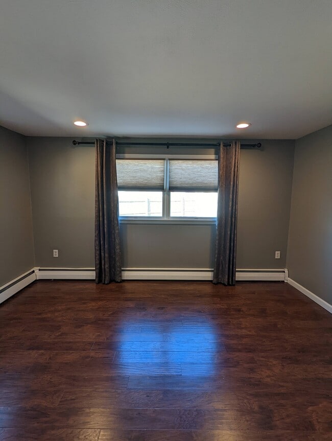 710 Keith Ln in West Islip, NY - Foto de edificio - Building Photo