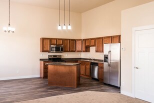 Triangle Townhomes - STUNNING UNITS! in Fargo, ND - Building Photo