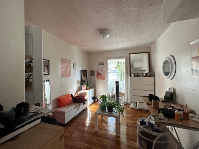 225 Summer St, Unit 2 in Somerville, MA - Building Photo - Building Photo