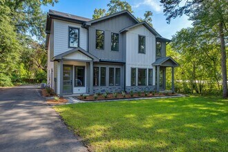 226 E Bradford Rd in Tallahassee, FL - Foto de edificio - Building Photo