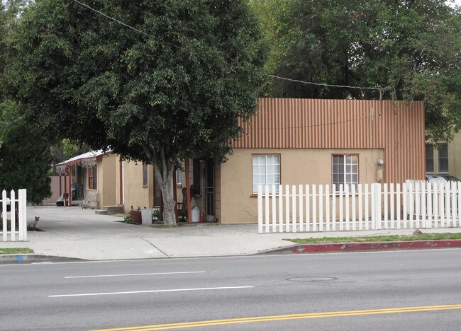 13858 Sherman Way in Van Nuys, CA - Building Photo - Building Photo