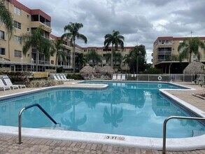 404 NW 68th Ave in Plantation, FL - Foto de edificio - Building Photo