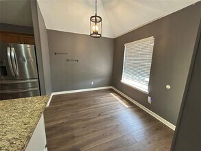 2000 Holly Springs Dr in Taylor, TX - Building Photo - Building Photo