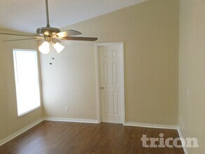 2025 Helm Ln, Unit 204 in Valrico, FL - Building Photo - Building Photo