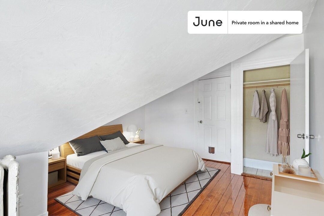 Private bedroom in 6 bed/2 bath Home in Boston, MA - Building Photo
