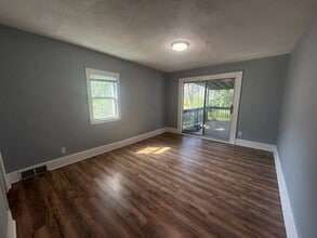 3306 SW 13th St in Des Moines, IA - Foto de edificio - Building Photo