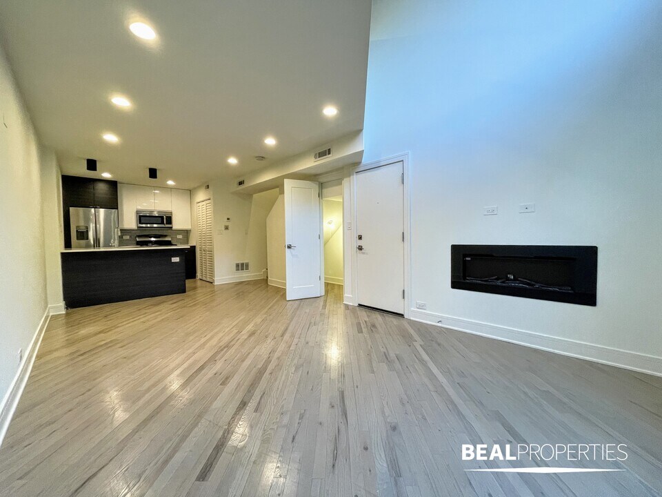 994 W Grace St in Chicago, IL - Building Photo
